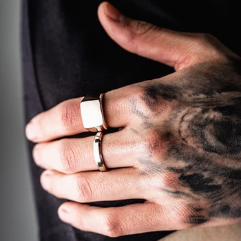 2022 Новое Классическое глянцевое кольцо Мужской Темперамент Мода Кольцо на круглый палец из нержавеющей стали для мужчин Подарок ювелирных изделий
